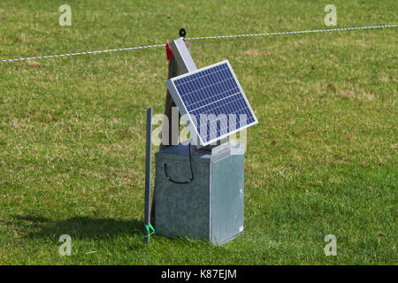 Solar Panel mit elektrischen Zaun Stockfoto