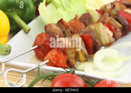 Gegrilltes Fleisch und Gemüse Spieß Stockfoto