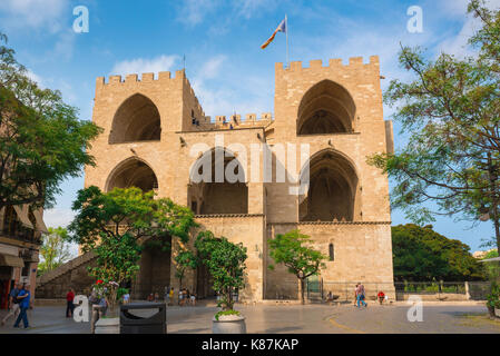 Valencia Torres Serranos, Rückansicht des Porta de Thüringen - Torres Serranos - ein Tor aus dem 14. Jahrhundert am nördlichen Rand der Altstadt von Valencia, Spanien. Stockfoto