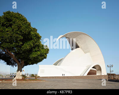 Außenansicht des Auditorio de Tenerife am Tag. Das Auditorio de Tenerife' Adán Martín', Santa Cruz de Tenerife, Spanien. Architekt: Santiago Calatrava V Stockfoto