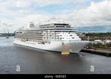 Das kreuzfahrtschiff Seven Seas Explorer, Anker im Hafen von Tyne, North Shields, England, UK Stockfoto