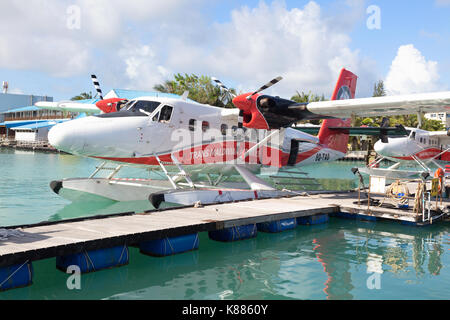 Ein Trans Maldivian Airways Flug mit dem Wasserflugzeug von Male Airport günstig, Male, Malediven, Asien Stockfoto