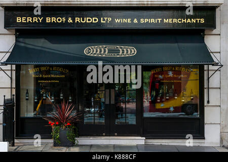 Berry Bros und Rudd Wein & Geist Kaufmann, Pall Mall, London, UK Stockfoto