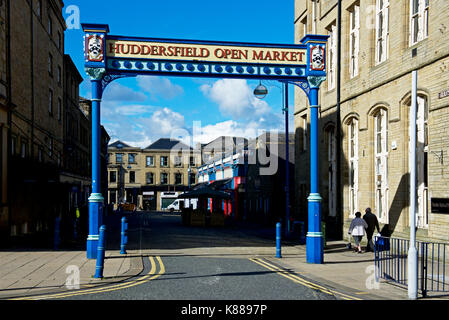 Zeichen für Huddersfield Open Market, Kirklees, West Yorkshire GROSSBRITANNIEN Stockfoto