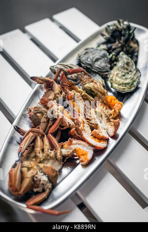 gemischte Meeresfrüchte in der portugiesischen Auswahl Gourmet set Teller Essen am Tisch Stockfoto