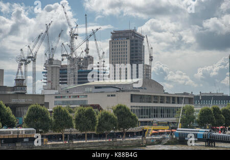 Sanierung der Shell in der Mitte hinter der Royal Festival Hall auf der South Bank in London, UK, September 2017. Credit: Malcolm Park/Alamy. Stockfoto