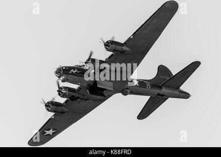 Ein Schwarz-Weiß-Bild von Sally B, der B-17 Flying Fortress im Southport Airshow. Famouse für in den 1990er Film Memphis Belle verwendet wird, sie ist jetzt ke Stockfoto