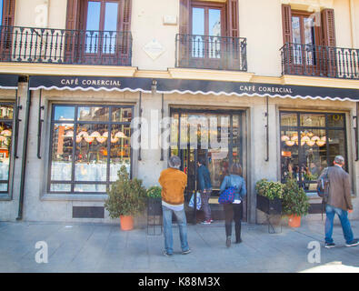 Fassade des Café Comercial. Platz in Bilbao, Madrid, Spanien. Stockfoto