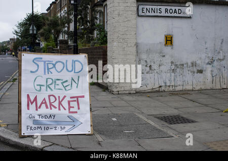 Stroud Green Market an in London auf Ennis Road in der Nähe von Bahnhof Finsbury Park verkaufen hauptsächlich vegetarisch und vegan produzieren jeden Sonntag Stockfoto