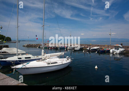 Evian, Frankreich - Juli 8,2015: Hafen von Evian-les-Bains am Genfer See im Osten von Frankreich Stockfoto