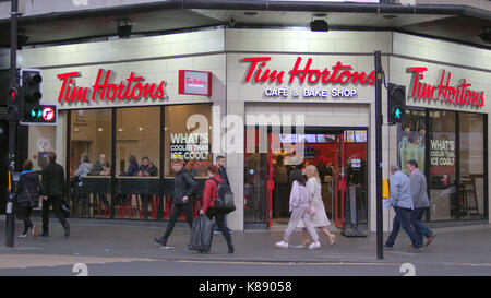 Tim Hortons Donut kanadischen multinationalen Fast Food Restaurant für seine Kaffee und Donuts shop Coffee Bar der erste in Großbritannien om Glasgow bekannt Stockfoto