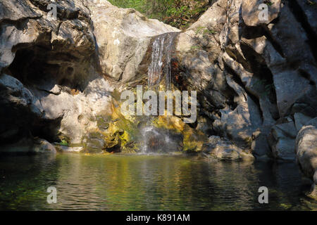 Wasserfall Grotta rosa. Kalabrien, Italien. Stockfoto