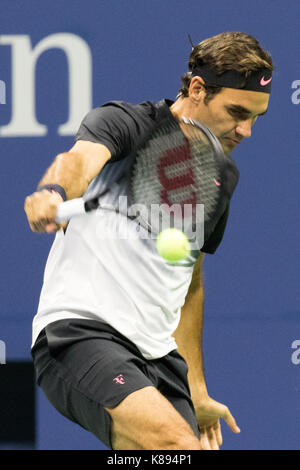Roger Federer (SWI) konkurrieren auf dem 2017 US Open Tennis Championships Stockfoto
