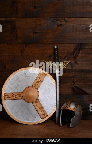 Krieger schild Schwert und Helm. Stockfoto