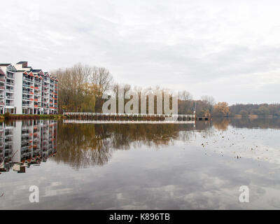 Bad Zwischenahn, Deutschland - 23 November, 2016: Herbst Landschaft im öffentlichen Park der Spa Village Stockfoto