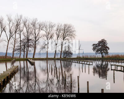 Bad Zwischenahn, Deutschland - 23 November, 2016: Herbst Landschaft im öffentlichen Park der Spa Village Stockfoto