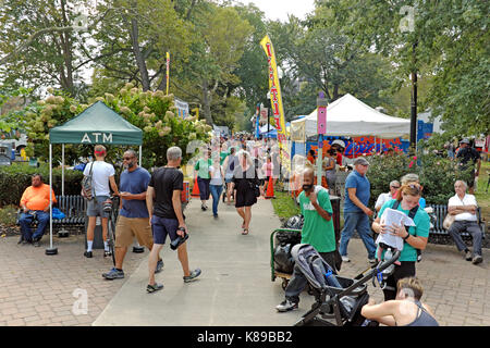 Die 19. jährliche Tremont Kunst- und Kulturfestival in Lincoln Park ist eine von vielen, die in diesem sich rasch gentrifying Nachbarschaft von Cleveland, Ohio, USA Stockfoto