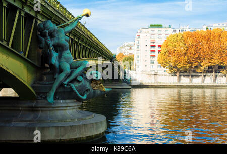 Die berühmte Brücke Mirabeau, Paris Frankreich. Stockfoto