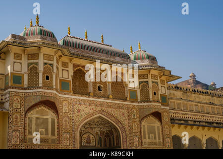 JAIPUR, INDIEN - ca. November 2016: Innenraum des Amer Fort, auch bekannt als Fort Amber in Jaipur Stockfoto