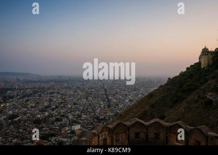 JAIPUR, INDIEN - ca. November 2016: Panoramablick von Jaipur vom Fort Nahargarh Stockfoto