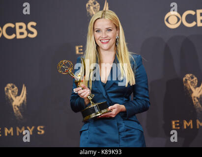 Los Angeles, USA. 17 Sep, 2017. Reese Witherspoon323 Am 69 Emmy Awards Presse auf der Microsoft theater. in Los Angeles. September 17, 2017 Credit: Tsuni/USA/Alamy leben Nachrichten Stockfoto