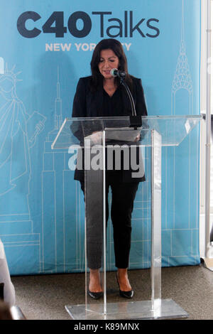 New York, NY, USA. 18 Sep, 2017. Anne Hidalgo, C40 Stuhl, Bürgermeister von Paris besucht die C 40 Gespräche am Tag 1 bei der New York Times Building am 18. September stattfand, 2017 in New York City. Quelle: MPI 43/Media Punch/Alamy leben Nachrichten Stockfoto