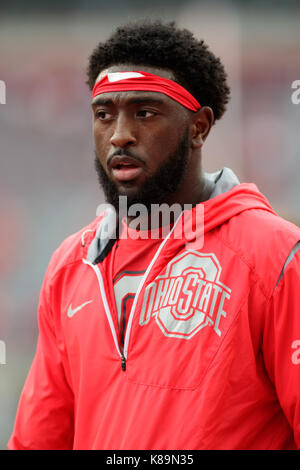 Ohio Stadium, Columbus, OH, USA. 16 Sep, 2017. Ohio State Buckeyes wide receiver Parris Campbell schaut auf in einem NCAA Football Spiel zwischen der Ohio State Buckeyes und die Armee schwarzen Ritter am Ohio Stadium, Columbus, OH. Adam Lacy/CSM/Alamy leben Nachrichten Stockfoto
