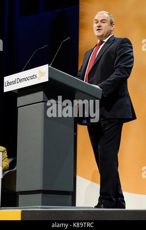 Bournemouth, UK. 18 Sep, 2017. Rt Hon Sir Edward Davey MP Adressen die Liberaldemokraten Herbst Konferenz an der Bournemouth International Centre, Bournemouth, Großbritannien - Montag, September 18, 2017. Bild: Ed Davey redete in den Terrorismus besiegen, der Schutz der Freiheitsrechte Debatte Credit: Julie Edwards/Alamy leben Nachrichten Stockfoto