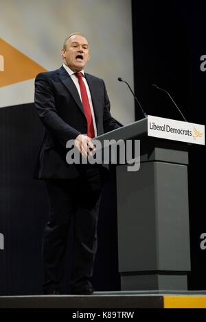 Bournemouth, UK. 18 Sep, 2017. Rt Hon Sir Edward Davey MP Adressen die Liberaldemokraten Herbst Konferenz an der Bournemouth International Centre, Bournemouth, Großbritannien - Montag, September 18, 2017. Bild: Ed Davey redete in den Terrorismus besiegen, der Schutz der Freiheitsrechte Debatte Credit: Julie Edwards/Alamy leben Nachrichten Stockfoto