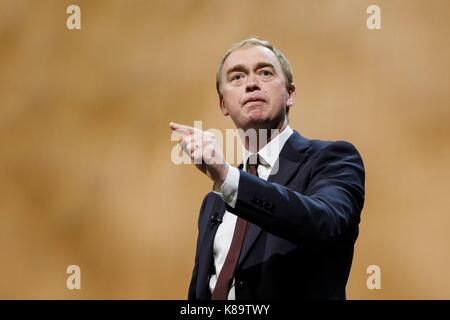 Bournemouth, UK. 18 Sep, 2017. Ex-chef Tim Farron Adressen die Liberaldemokraten Herbst Konferenz an der Bournemouth International Centre, Bournemouth, Großbritannien - Montag, September 18, 2017. Im Bild: Tim Farron Credit: Julie Edwards/Alamy leben Nachrichten Stockfoto