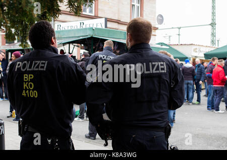 Frankfurt am Main, Deutschland - 18 März 2017: Polizei Sicherheit in Frankfurt am Main während einer Fußball-Bundesliga match, Deutschland. Stockfoto