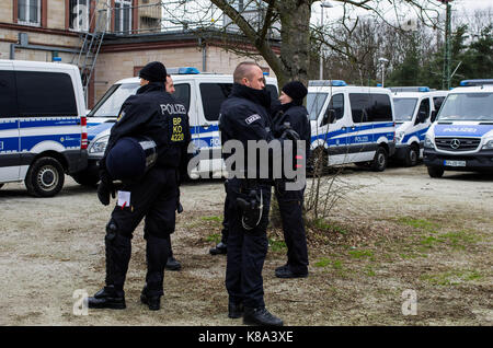 Frankfurt am Main, Deutschland - 18 März 2017: Polizei Sicherheit in Frankfurt am Main während einer Fußball-Bundesliga match, Deutschland. Stockfoto