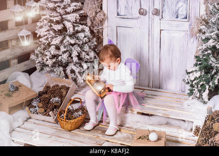 Mädchen in elf Kostüm Stockfoto