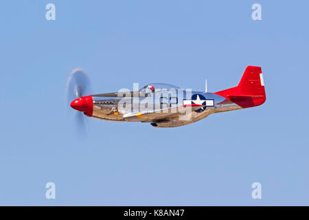 Flugzeug WWII P-51 Mustang Red Tail Kampfflugzeuge Stockfoto