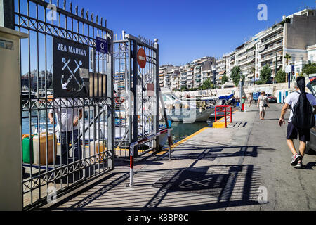 Zea Marina in der Nähe der Hafen von Piräus in Athen, Griechenland, sep 2017 Stockfoto