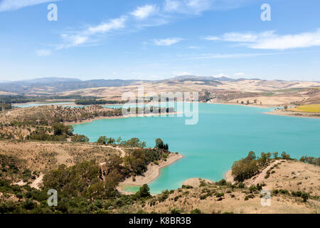 Wasser-Reservoir für das Wasserkraftwerk El Chorro nahe der Stadt Alora. Provinz Malaga Spanien Stockfoto