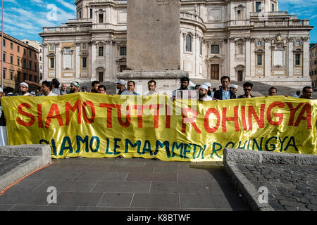 Rom, Italien. 18 Sep, 2017. Hunderte Muslime auf die Straße gingen, Myanmars "Völkermord" gegen die Rohingyas muslimischen ethnischen Minderheit in Rom, Italien Am 18. September 2017 zu kündigen. Mindestens 270.000 Rohingyas haben nördlichen Myanmar in Bangladesch in den vergangenen zwei Wochen geflohen und mehr als 1.000 Menschen haben in der Gewalt getötet worden. Credit: Giuseppe Ciccia/Pacific Press/Alamy leben Nachrichten Stockfoto