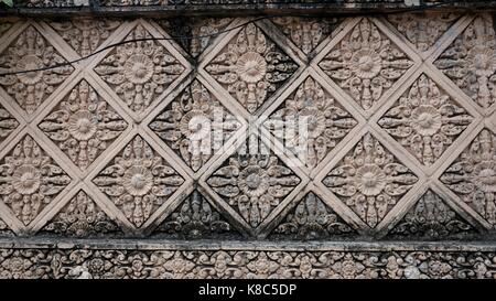 Dharmachakra Dharma Speichen von Ashoka Chakra Zaun Mauer Hindi Buddhistischen symbolisiert die Lehren des Buddha Phnom Penh Kambodscha Stockfoto