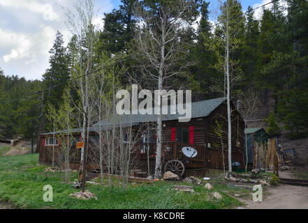 Kabine die Berge in der Nähe von Nederland, CO Stockfoto