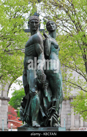 Bailey Brunnen im Freien Skulptur in New York City an der Stelle der drei Brunnen aus dem 19. Jahrhundert im Grand Army Plaza, Brooklyn, New York, United States. Stockfoto