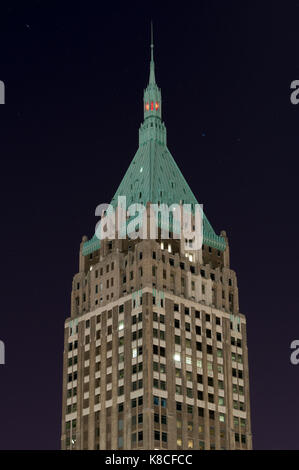 New York City - Oktober 3, 2008: 40 Wall Street, auch bekannt als der Trumpf-Gebäude, ein 71-stöckige neo-gotische Wolkenkratzer zwischen Nassau Street und William Stockfoto