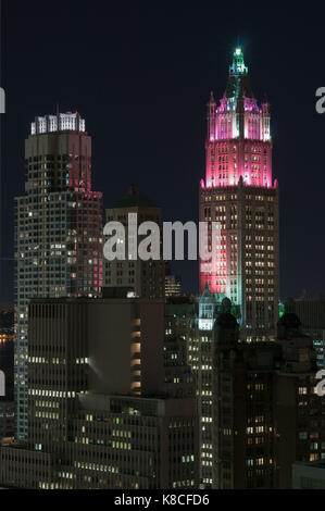 Bürotürme in Downtown Manhattan in New York City bei Nacht Stockfoto