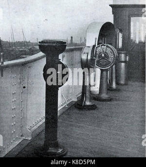 Die Hafenflügel-Navigationsbrücke auf RMS Berengaria - 1933. Der Cunard-Liner Berengaria (ehemals SS Imperator) war das größte Passagierschiff der Welt.- Zwischen 1934 und 1938 fuhr das Schiff über Cherbourg auf der Strecke Southampton nach New York. Während der Jahre des US-Verbots wurde Berengaria für ermäßigte Prohibition-Dodging-Kreuzfahrten verwendet, die den Spitznamen „Schnäppchen-Gebiet“ zogen. Stockfoto