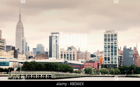 New York, USA - 28. September 2016: Manhattan Waterfront am Pier 64 entlang des Hudson River Greenway, 12 Avenue. Stockfoto