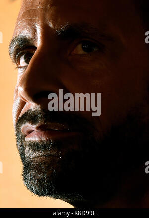 Rio Ferdinand während der Pressekonferenz an der York Hall, London. PRESS ASSOCIATION Foto. Bild Datum: Dienstag, September 19, 2017. Ehemalige England Kapitän Rio Ferdinand hat bestätigt, er wird versuchen, eine professionelle Boxer mit dem Ziel, anspruchsvolle für einen Titel Band zu werden. Siehe PA Geschichte BOXING Ferdinand. Photo Credit: Dominic Lipinski/PA-Kabel Stockfoto