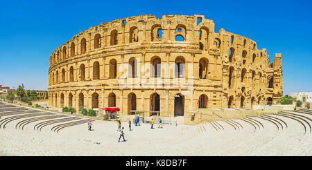 EL Djem, TUNESIEN - September 1, 2015: Panorama von El Jem Amphitheater, das seit der Zeit der Römer erhalten und im Herzen der arabischen Stadt, auf Sep Stockfoto