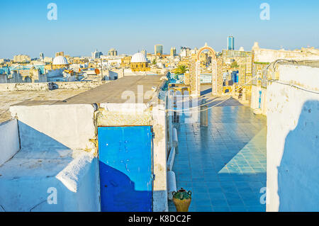 Medina mit vielen historischen Villen, mit ihren offenen Terrassen auf den Dächern zu besuchen und die Stadt von oben, Tunis, Tunesien genießen. Stockfoto