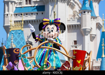 Minnie Mouse auf Parade am Walt Disney's Magic Kingdom Theme Park in Orlando, Amerika, USA Stockfoto