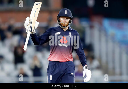 England's Jonny Bairstow feiert sein halbes Jahrhundert gegen Westinseln, während der ersten Royal London einen Tag Länderspiel im Emirates Old Trafford, Manchester. Stockfoto