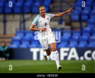 England's Jodie Taylor feiert zweiten Ziel ihrer Seite des Spiels zählen während der FIFA 2019 Weltmeisterschaft der Frauen Qualifikationsspiel in Prenton Park, Birkenhead. Stockfoto